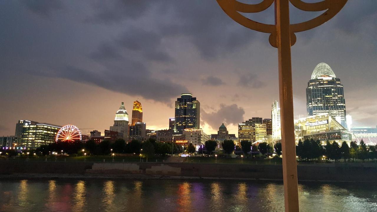 Holiday Inn Express & Suites Cincinnati Riverfront By Ihg Covington Buitenkant foto