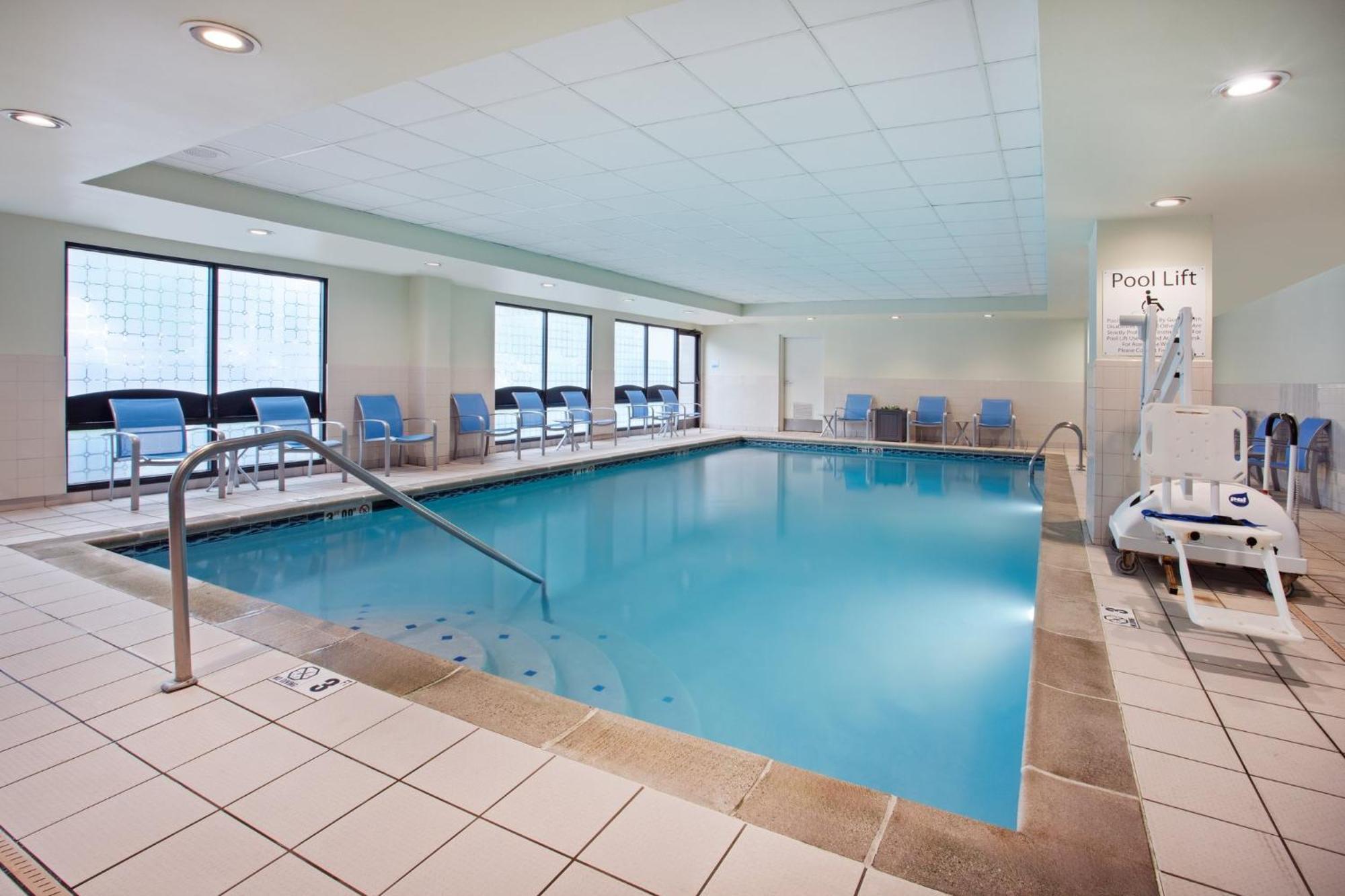 Holiday Inn Express & Suites Cincinnati Riverfront By Ihg Covington Buitenkant foto
